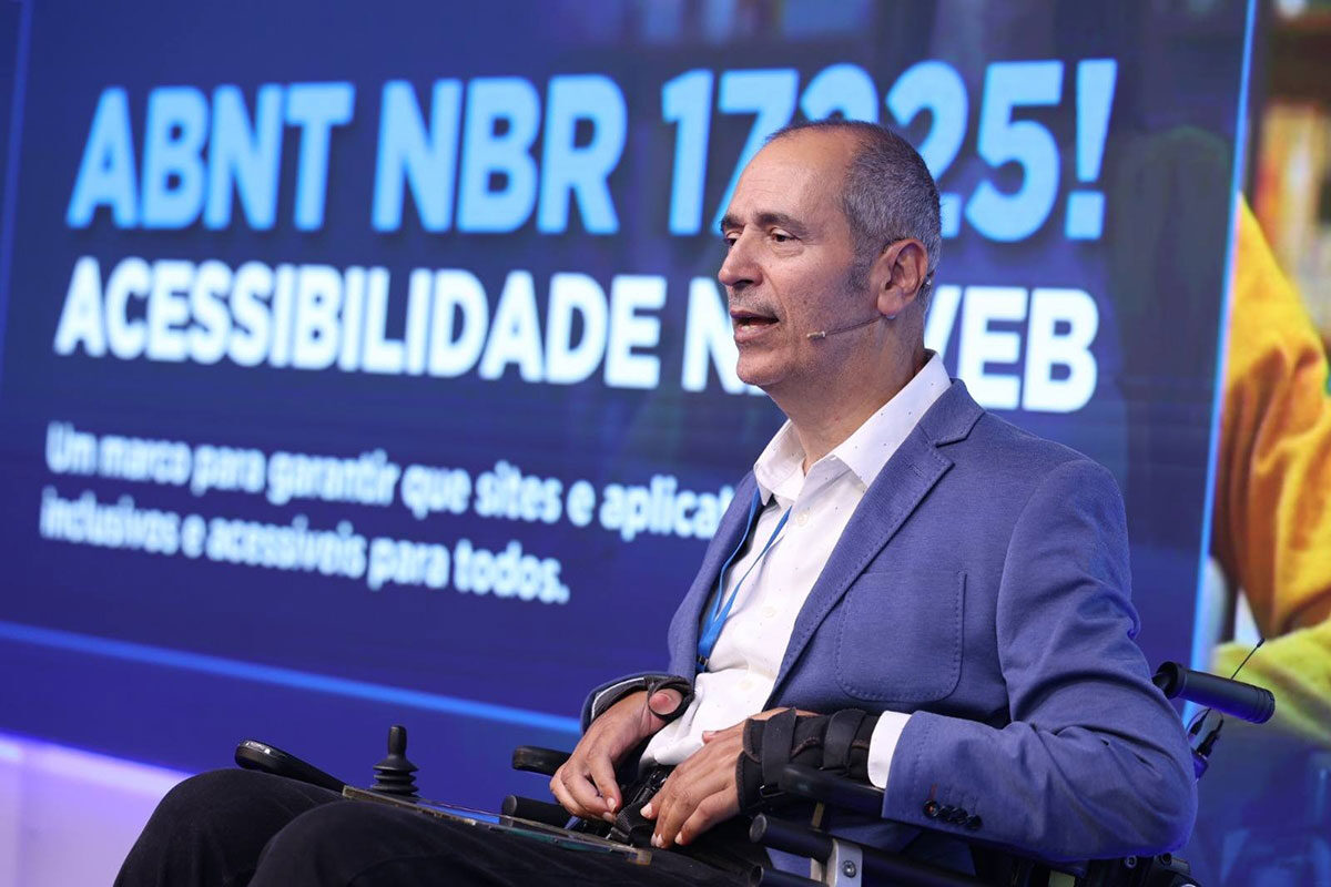 Cid Torquato palestra no lançamento da norma ABNT NBR 17225 - Acessibilidade na Web